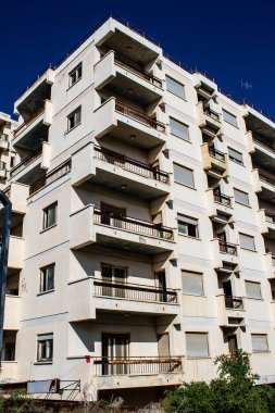 Varosha, Kuzey Kıbrıs - 06 Ocak 2022 Varosha, 1972 'de kurulan bir sahil beldesi, 1974' teki Türk askeri müdahalesi sonrasında sakinleri tarafından terk edilmiş hayalet bir kasaba haline geldi.