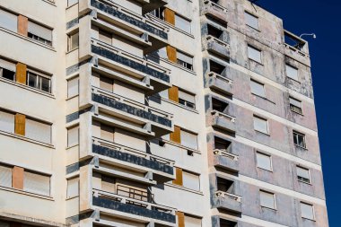 Varosha, Kuzey Kıbrıs - 06 Ocak 2022 Varosha, 1972 'de kurulan bir sahil beldesi, 1974' teki Türk askeri müdahalesi sonrasında sakinleri tarafından terk edilmiş hayalet bir kasaba haline geldi.