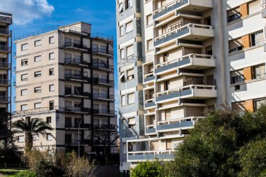 Varosha, Kuzey Kıbrıs - 06 Ocak 2022 Varosha, 1972 'de kurulan bir sahil beldesi, 1974' teki Türk askeri müdahalesi sonrasında sakinleri tarafından terk edilmiş hayalet bir kasaba haline geldi.