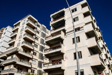 Varosha, Kuzey Kıbrıs - 06 Ocak 2022 Varosha, 1972 'de kurulan bir sahil beldesi, 1974' teki Türk askeri müdahalesi sonrasında sakinleri tarafından terk edilmiş hayalet bir kasaba haline geldi.