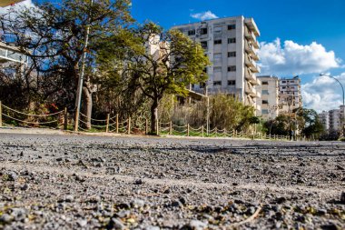 Varosha, Kuzey Kıbrıs - 06 Ocak 2022 Varosha, 1972 'de kurulan bir sahil beldesi, 1974' teki Türk askeri müdahalesi sonrasında sakinleri tarafından terk edilmiş hayalet bir kasaba haline geldi.