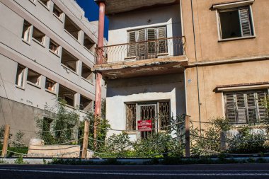Varosha, Kuzey Kıbrıs - 06 Ocak 2022 Varosha, 1972 'de kurulan bir sahil beldesi, 1974' teki Türk askeri müdahalesi sonrasında sakinleri tarafından terk edilmiş hayalet bir kasaba haline geldi.