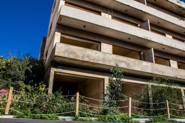 Varosha, Kuzey Kıbrıs - 06 Ocak 2022 Varosha, 1972 'de kurulan bir sahil beldesi, 1974' teki Türk askeri müdahalesi sonrasında sakinleri tarafından terk edilmiş hayalet bir kasaba haline geldi.