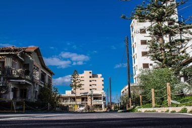 Varosha, Kuzey Kıbrıs - 06 Ocak 2022 Varosha, 1972 'de kurulan bir sahil beldesi, 1974' teki Türk askeri müdahalesi sonrasında sakinleri tarafından terk edilmiş hayalet bir kasaba haline geldi.