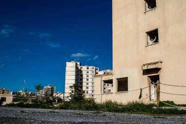 Varosha, Kuzey Kıbrıs - 06 Ocak 2022 Varosha, 1972 'de kurulan bir sahil beldesi, 1974' teki Türk askeri müdahalesi sonrasında sakinleri tarafından terk edilmiş hayalet bir kasaba haline geldi.