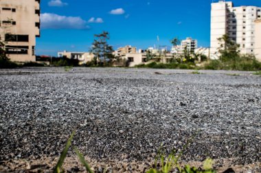 Varosha, Kuzey Kıbrıs - 06 Ocak 2022 Varosha, 1972 'de kurulan bir sahil beldesi, 1974' teki Türk askeri müdahalesi sonrasında sakinleri tarafından terk edilmiş hayalet bir kasaba haline geldi.