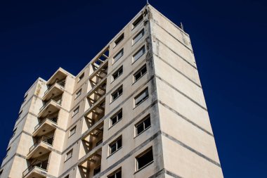 Varosha, Kuzey Kıbrıs - 06 Ocak 2022 Varosha, 1972 'de kurulan bir sahil beldesi, 1974' teki Türk askeri müdahalesi sonrasında sakinleri tarafından terk edilmiş hayalet bir kasaba haline geldi.