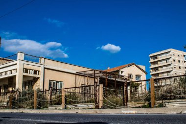 Varosha, Kuzey Kıbrıs - 06 Ocak 2022 Varosha, 1972 'de kurulan bir sahil beldesi, 1974' teki Türk askeri müdahalesi sonrasında sakinleri tarafından terk edilmiş hayalet bir kasaba haline geldi.