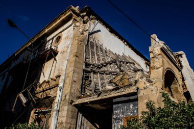 Varosha, Kuzey Kıbrıs - 07 Ocak 2022 Varosha, 1972 'de kurulan bir sahil beldesi, 1974' teki Türk askeri müdahalesi sonrasında sakinleri tarafından terk edilmiş hayalet bir kasaba haline geldi.