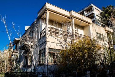 Varosha, Kuzey Kıbrıs - 07 Ocak 2022 Varosha, 1972 'de kurulan bir sahil beldesi, 1974' teki Türk askeri müdahalesi sonrasında sakinleri tarafından terk edilmiş hayalet bir kasaba haline geldi.