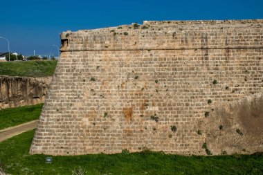 Famagusta, Kuzey Kıbrıs - 08 Ocak 2022 Famagusta Duvarı 10. yüzyılda inşa edilen Venedik Kıbrıs Rum Kesimi 'nin son kalesiydi.