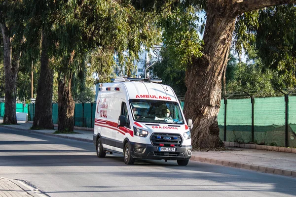 Famagusta Northern Cyprus January 2022 Ambulance Driving Streets Famagusta Coronavirus — Stock Photo, Image