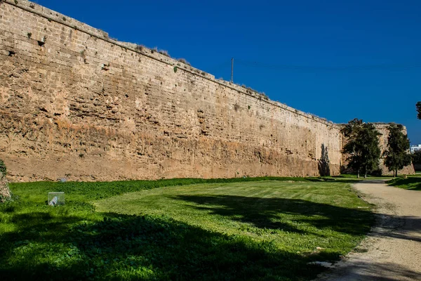 北塞浦路斯法马古斯塔 2022年1月8日 法马古斯塔城墙 是威尼斯塞浦路斯的最后一个要塞 建于10世纪 全长约两英里 完全围绕着这座古城 — 图库照片