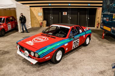 Reims, Fransa - 13 Ocak 2022 Perşembe günü Reims 'den başlayacak olan tarihi Monte-Carlo mitingine katılan spor arabaların sunumu ve hazırlıkları