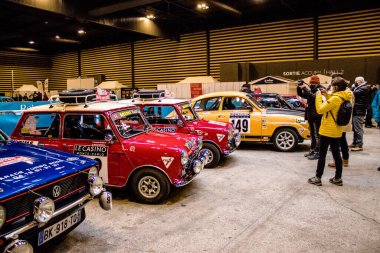 Reims, Fransa - 13 Ocak 2022 Perşembe günü Reims 'den başlayacak olan tarihi Monte-Carlo mitingine katılan spor arabaların sunumu ve hazırlıkları