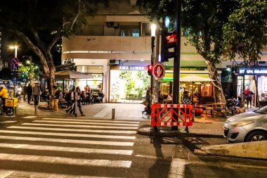 Tel Aviv, İsrail - 5 Şubat 2022 Tel Aviv 'in metropol bölgesinin şehir merkezi İsrail' in en büyük ikinci şehri