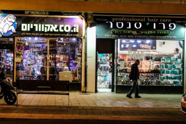 Tel Aviv, İsrail - 5 Şubat 2022 Tel Aviv 'in metropol bölgesinin şehir merkezi İsrail' in en büyük ikinci şehri