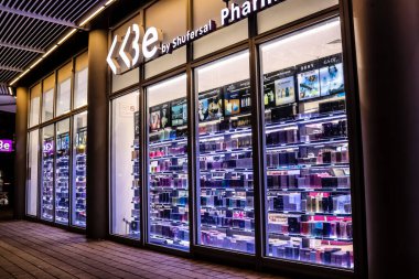 Tel Aviv, İsrail - 5 Şubat 2022 Tel Aviv 'in metropol bölgesinin şehir merkezi İsrail' in en büyük ikinci şehri