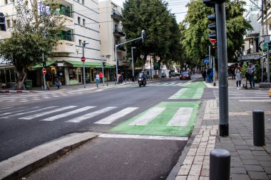 Tel Aviv, İsrail - 5 Şubat 2022 Tel Aviv 'in metropol bölgesinin şehir merkezi İsrail' in en büyük ikinci şehri