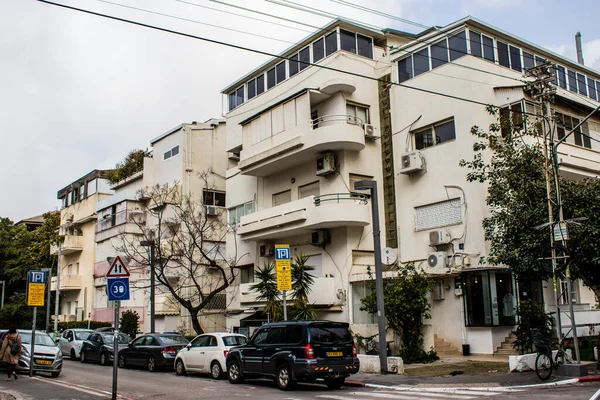 Tel Aviv, İsrail - 5 Şubat 2022 Tel Aviv 'in metropol bölgesinin şehir merkezi İsrail' in en büyük ikinci şehri