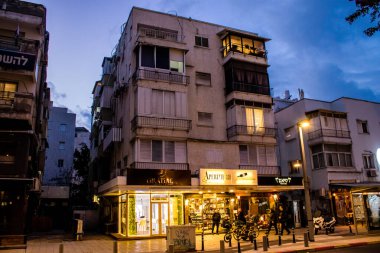 Tel Aviv, İsrail - 5 Şubat 2022 Tel Aviv 'in metropol bölgesinin şehir merkezi İsrail' in en büyük ikinci şehri