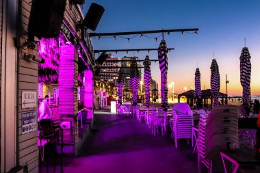 Tel Aviv, İsrail - 09 Şubat 2022 Tel Aviv 'in metropol bölgesinin şehir merkezi İsrail' in en büyük ikinci şehri