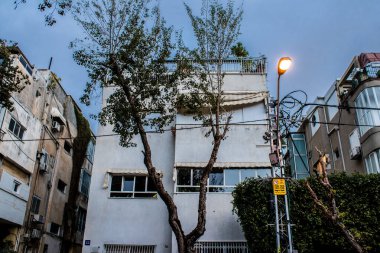 Tel Aviv, İsrail - 5 Şubat 2022 Tel Aviv 'in metropol bölgesinin şehir merkezi İsrail' in en büyük ikinci şehri