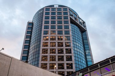 Tel Aviv, İsrail - 5 Şubat 2022 Tel Aviv 'in metropol bölgesinin şehir merkezi İsrail' in en büyük ikinci şehri