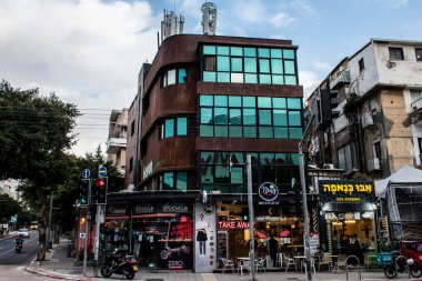 Tel Aviv, İsrail - 5 Şubat 2022 Tel Aviv 'in metropol bölgesinin şehir merkezi İsrail' in en büyük ikinci şehri