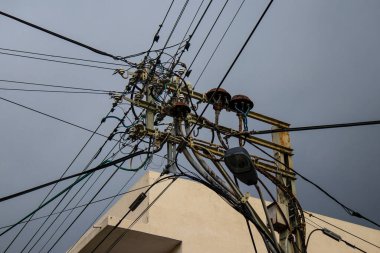 Tel Aviv, İsrail - 5 Şubat 2022 Tel Aviv 'in metropol bölgesinin şehir merkezi İsrail' in en büyük ikinci şehri