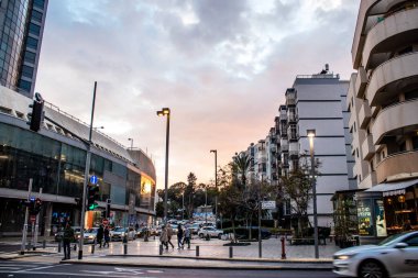 Tel Aviv, İsrail - 5 Şubat 2022 Tel Aviv 'in metropol bölgesinin şehir merkezi İsrail' in en büyük ikinci şehri