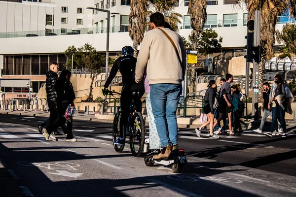 Tel Aviv Israel Febrero 2022 Gente Rodando Con Scooter Eléctrico — Foto de Stock