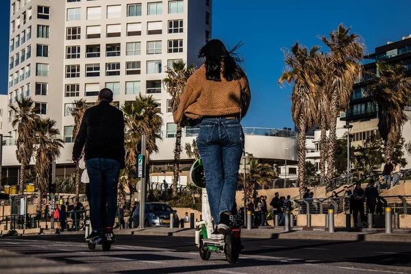 Tel Aviv Israel Febrero 2022 Gente Rodando Con Scooter Eléctrico — Foto de Stock