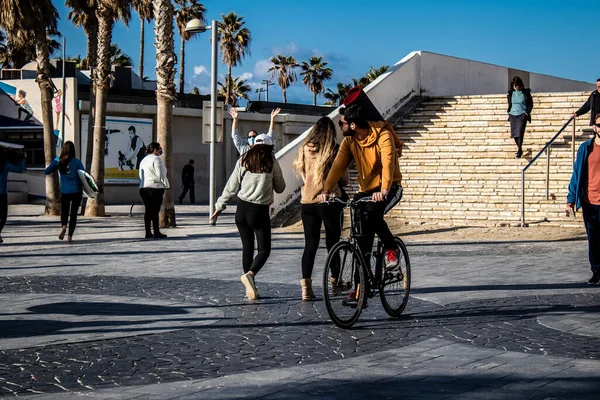 Tel Aviv Israel Febrero 2022 Viajar Bicicleta Por Las Calles — Foto de Stock