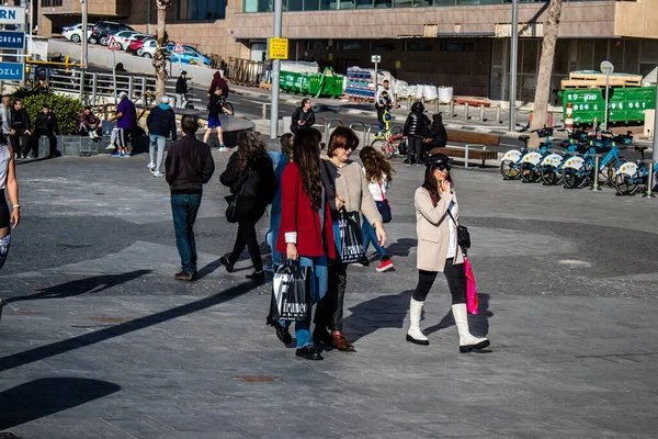 Tel Aviv Israel Febrero 2022 Personas Identificadas Caminando Paseo Marítimo — Foto de Stock