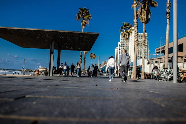 Tel Aviv Srail Şubat 2022 Tel Aviv Güvertesi Nde Yürüyen — Stok fotoğraf