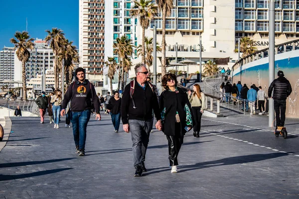 Tel Aviv Israel Febrero 2022 Personas Identificadas Caminando Paseo Marítimo — Foto de Stock