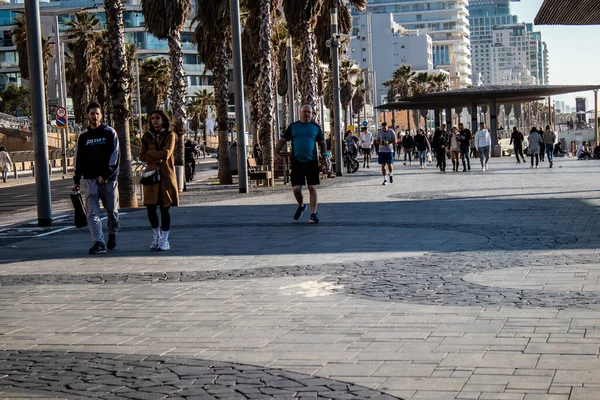 Tel Aviv Israel Febrero 2022 Personas Identificadas Caminando Paseo Marítimo — Foto de Stock