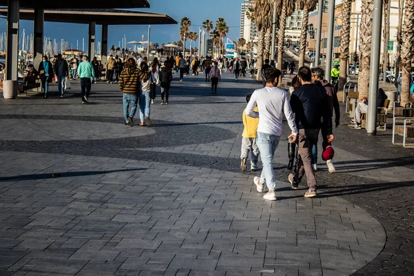 Tel Aviv Israel Febrero 2022 Personas Identificadas Caminando Paseo Marítimo — Foto de Stock