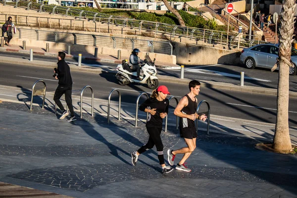 Tel Aviv Izrael Února 2022 Neidentifikovaní Lidé Procházející Tel Avivu — Stock fotografie