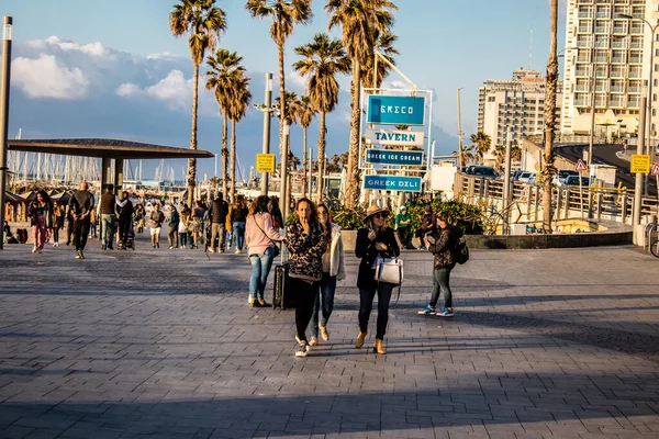 Tel Aviv Israel Febrero 2022 Personas Identificadas Caminando Paseo Marítimo — Foto de Stock