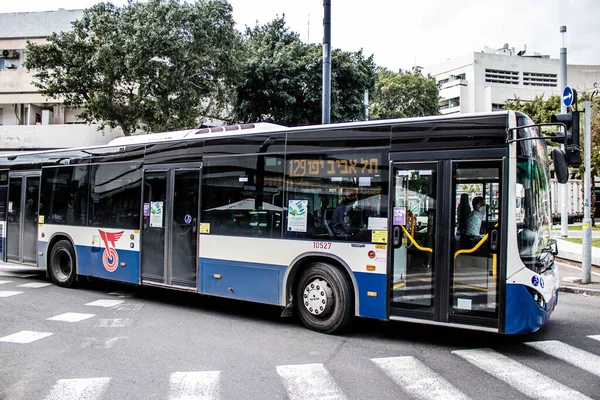 Tel Aviv Israel Fevereiro 2022 Ônibus Que Atravessa Ruas Tel — Fotografia de Stock
