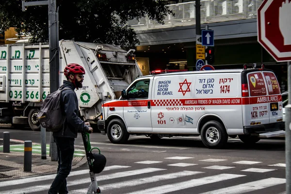 Tel Aviv Israël Février 2022 Ambulance Conduisant Dans Les Rues — Photo