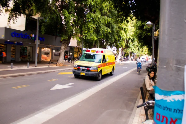 Tel Aviv Israel Febrero 2022 Ambulancia Recorriendo Las Calles Tel — Foto de Stock