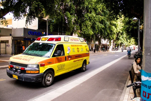 Tel Aviv Israel Febrero 2022 Ambulancia Recorriendo Las Calles Tel — Foto de Stock