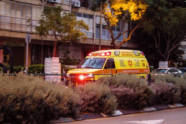 Tel Aviv Israel Februari 2022 Ambulans Som Kör Genom Tel — Stockfoto