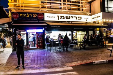 Tel Aviv, İsrail - 15 Şubat 2022 Tel Aviv 'in metropol bölgesinin şehir merkezi İsrail' in en büyük ikinci şehri