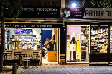 Tel Aviv, İsrail - 15 Şubat 2022 Tel Aviv 'in metropol bölgesinin şehir merkezi İsrail' in en büyük ikinci şehri