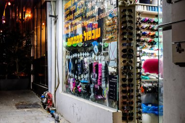 Tel Aviv, İsrail - 15 Şubat 2022 Tel Aviv 'in metropol bölgesinin şehir merkezi İsrail' in en büyük ikinci şehri