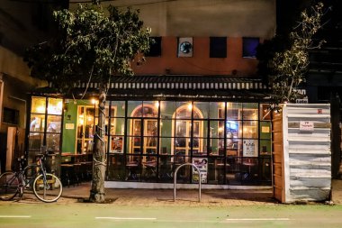 Tel Aviv, İsrail - 15 Şubat 2022 Tel Aviv 'in metropol bölgesinin şehir merkezi İsrail' in en büyük ikinci şehri